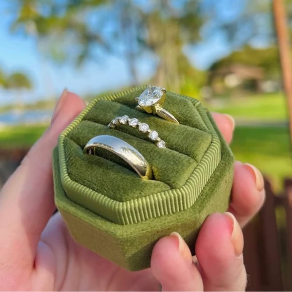Velvet 3 Slot Wedding Ring Box - Olive Green - Picture 2 of 4